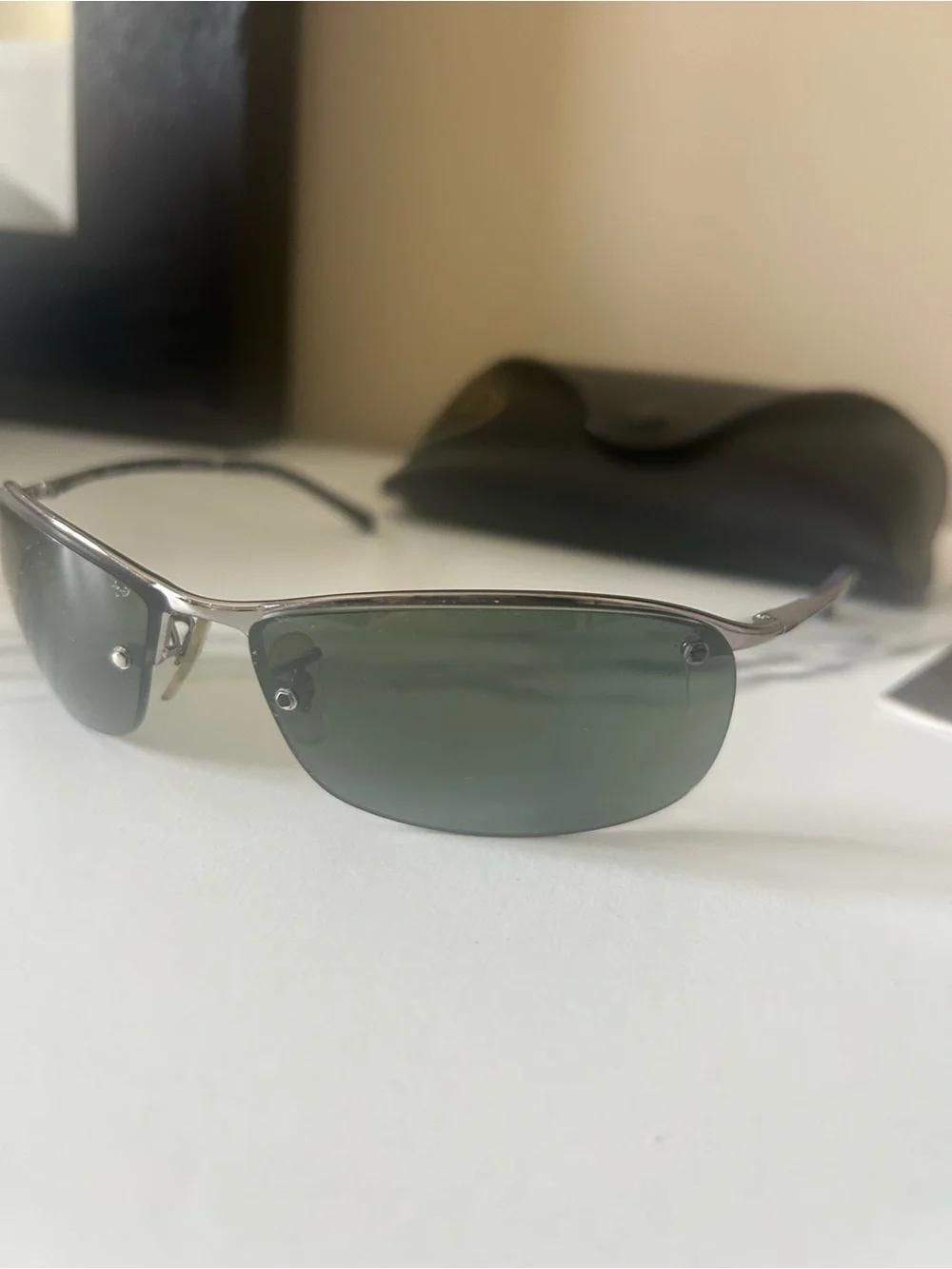 Ray-Ban RB3163 Sleek Polarized Sunglasses + Case 🕶️